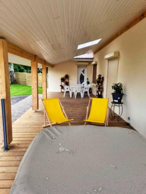 Maison spacieuse à Carcans avec jacuzzi